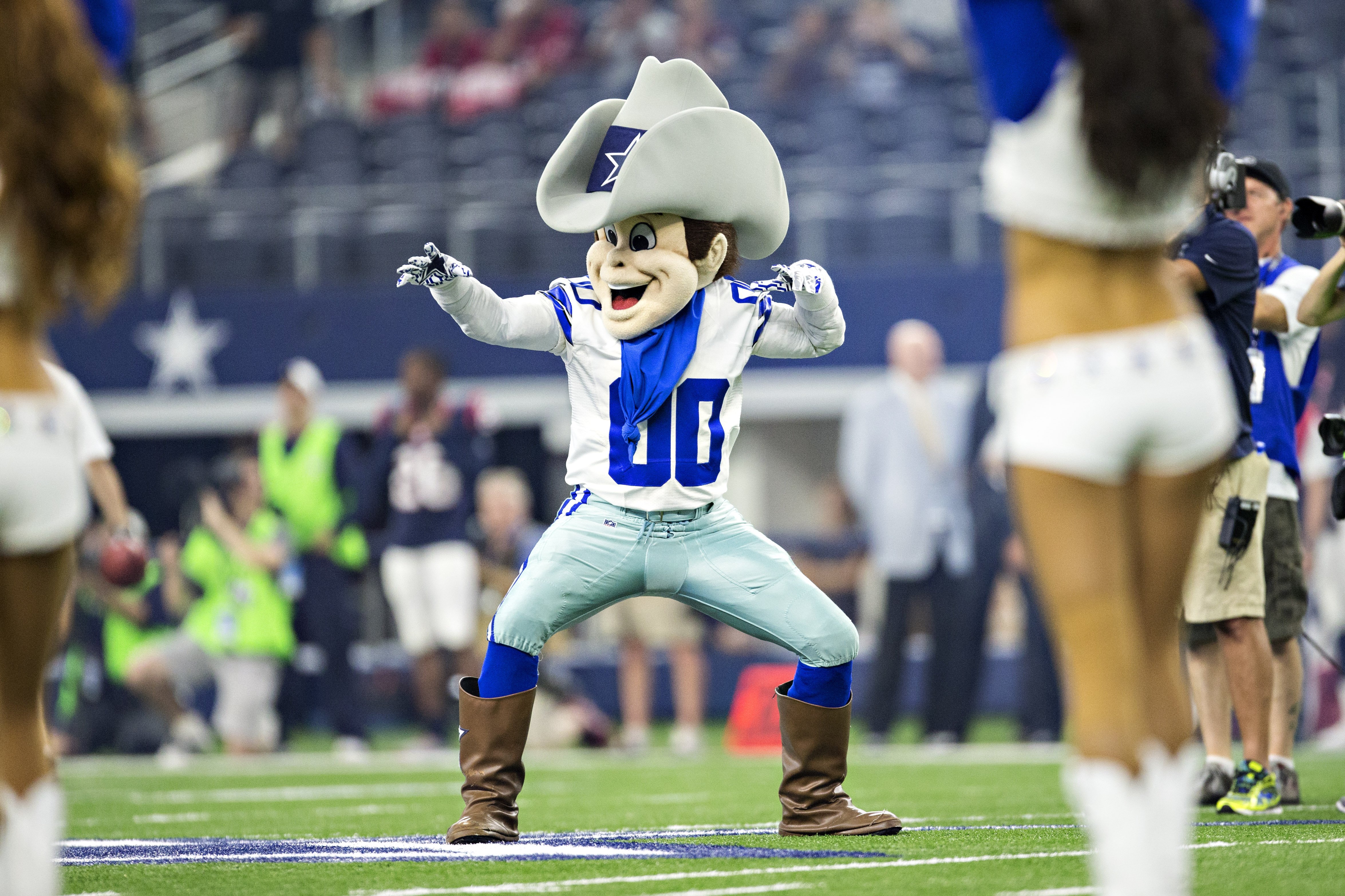Dallas Cowboys cheerleader, mascot