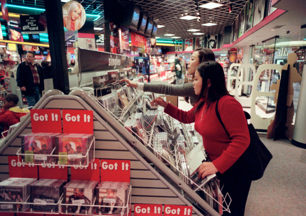 Mall Stores of the '80s (and '90s) that You'll Never Shop at Again