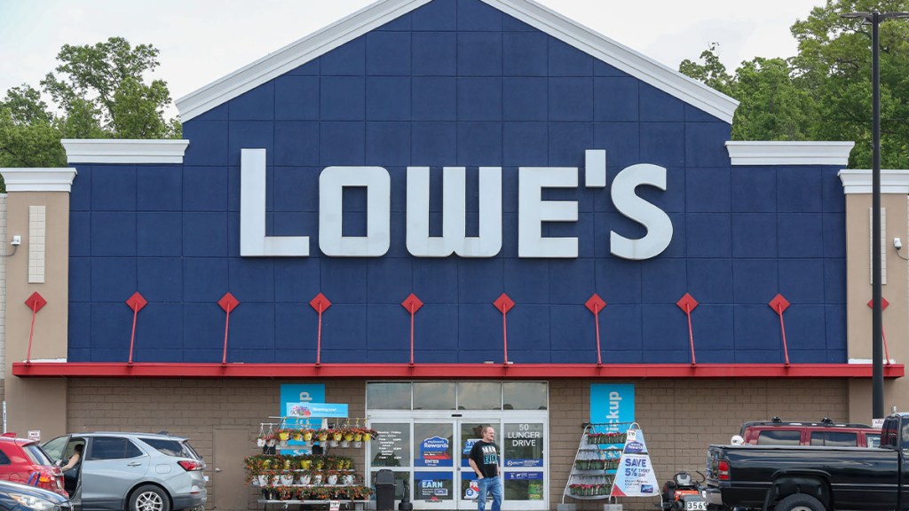 Lowe's CEO Home Depot