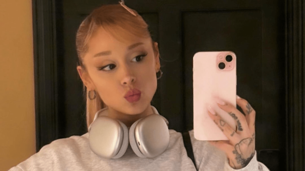 Ariana Grande Debunks 'Disappointing' Ethan Slater Dating Rumors