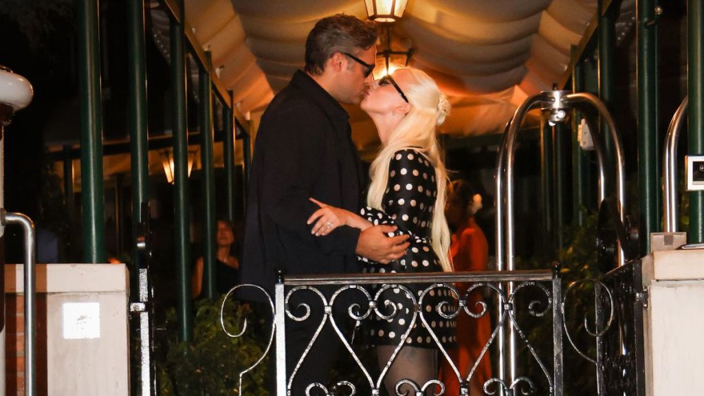 Lady Gaga & fiancé Michael Polansky share kisses on Venice date