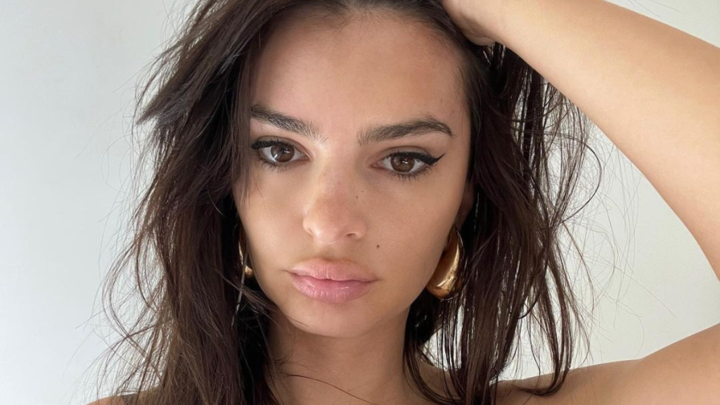 Emily Ratajkowski risqué jumper abs photos Instagram