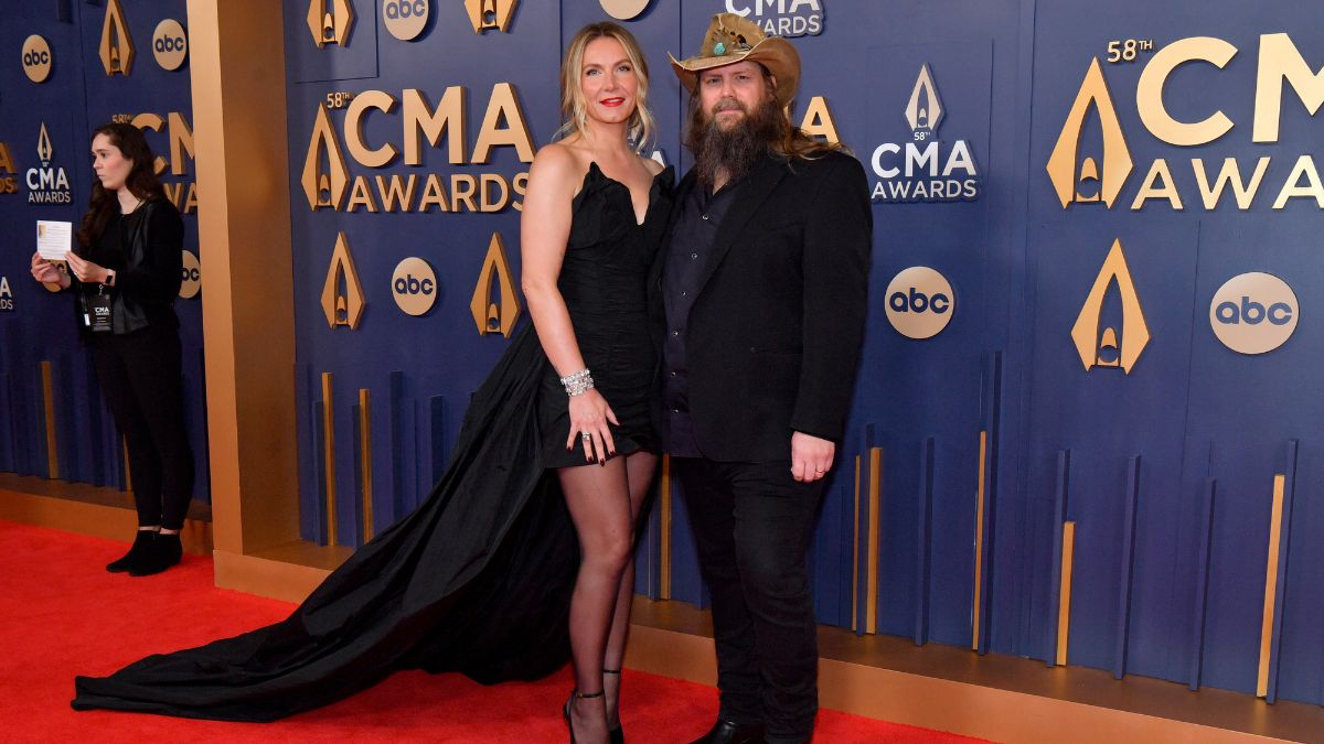 Here’s Why Chris Stapleton Apologized To Wife at 2024 CMA