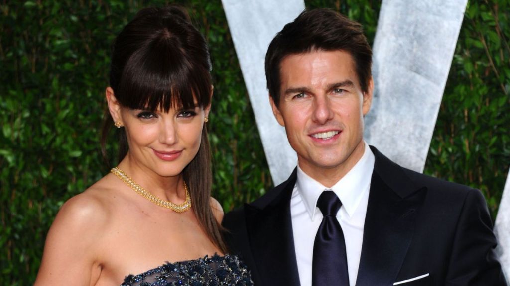 Actress Katie Holmes (L) and actor Tom Cruise arrives at the 2012 Vanity Fair Oscar Party hosted by Graydon Carter at Sunset Tower on February 26, 2012 in West Hollywood, California.