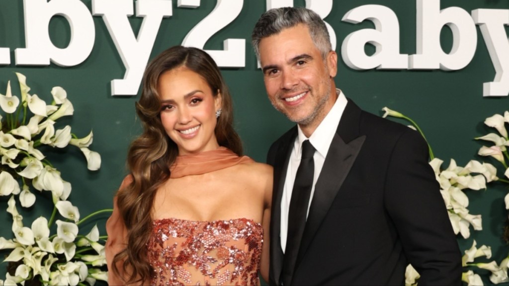 Jessica Alba Sparks Split Rumors With Husband Cash Warren