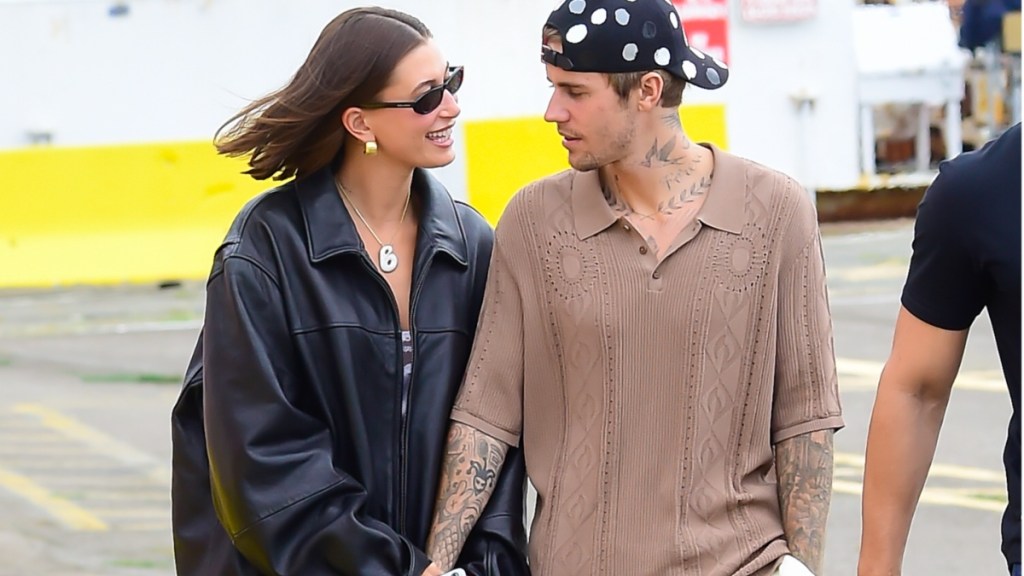 Justin Bieber & Hailey Bieber Get Cozy In New Selfie Amid Divorce Rumors