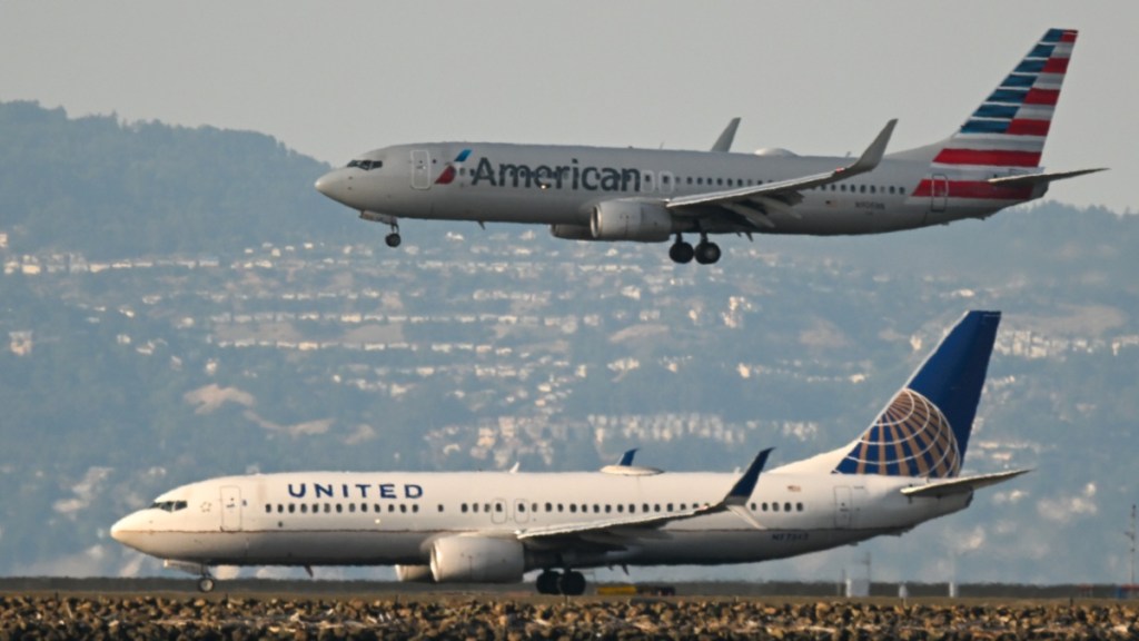 American Airlines & United Airlines Flight Incident at Chicago Airport Explained