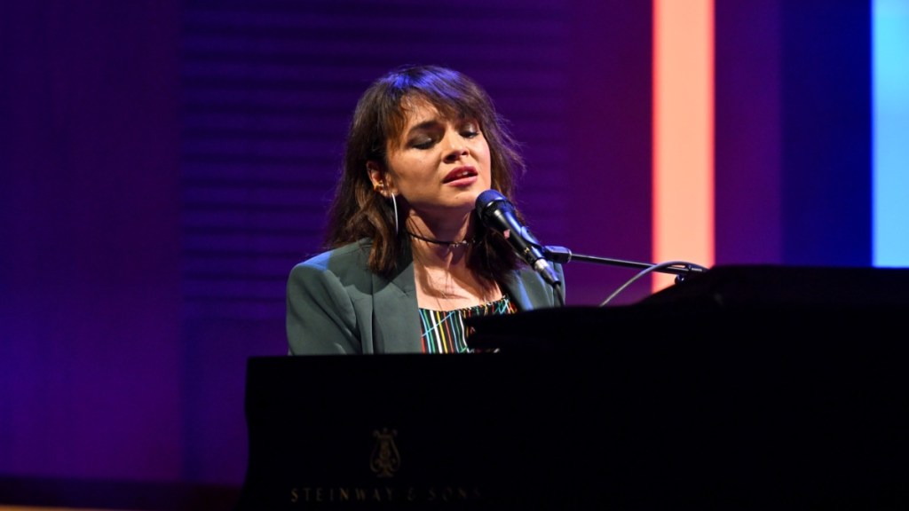 Who Is Norah Jones' Husband, Pete Remm & What Is Their Relationship History?