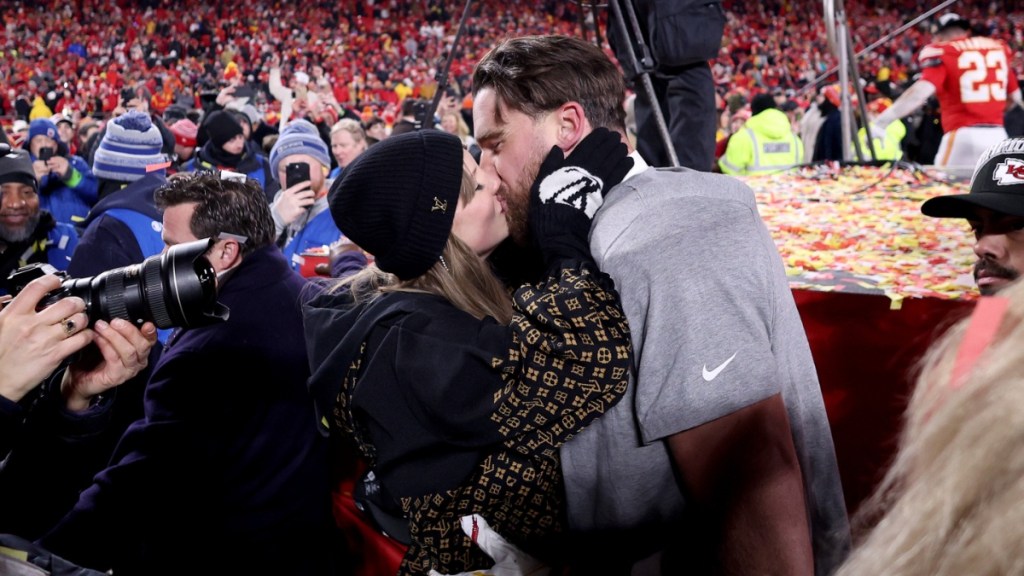 Taylor Swift Says 'I Love You So Much' to Travis Kelce After Chiefs Win