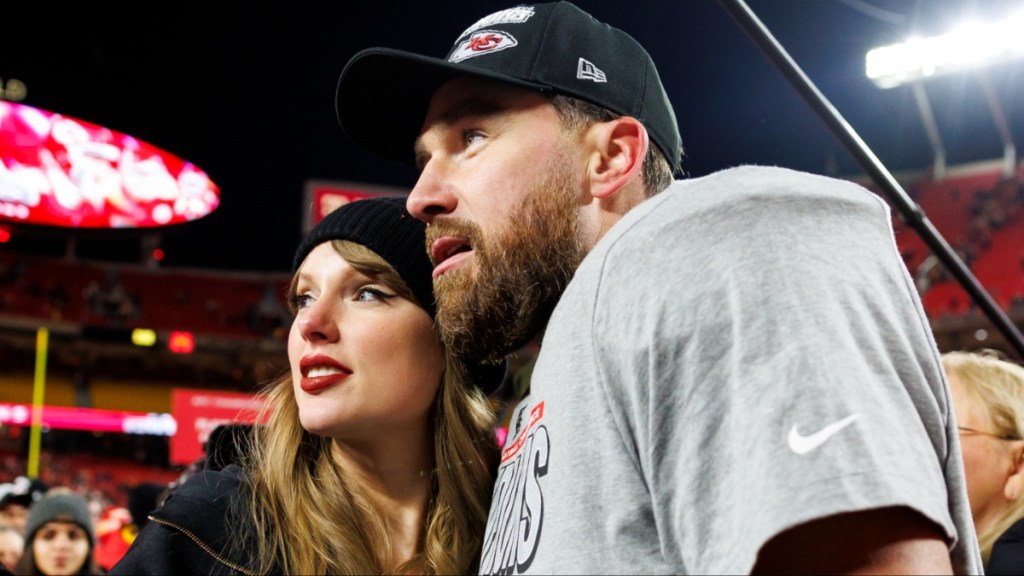 Taylor Swift Restaurant dates Travis Kelce