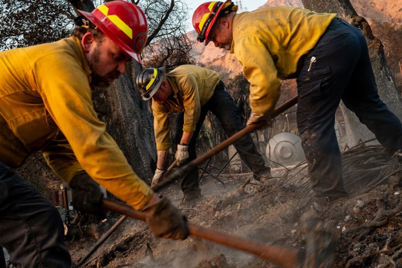 LA Fires Update Los Angeles Palisades Eaton Fire Still Burning Going Status California Los Angeles