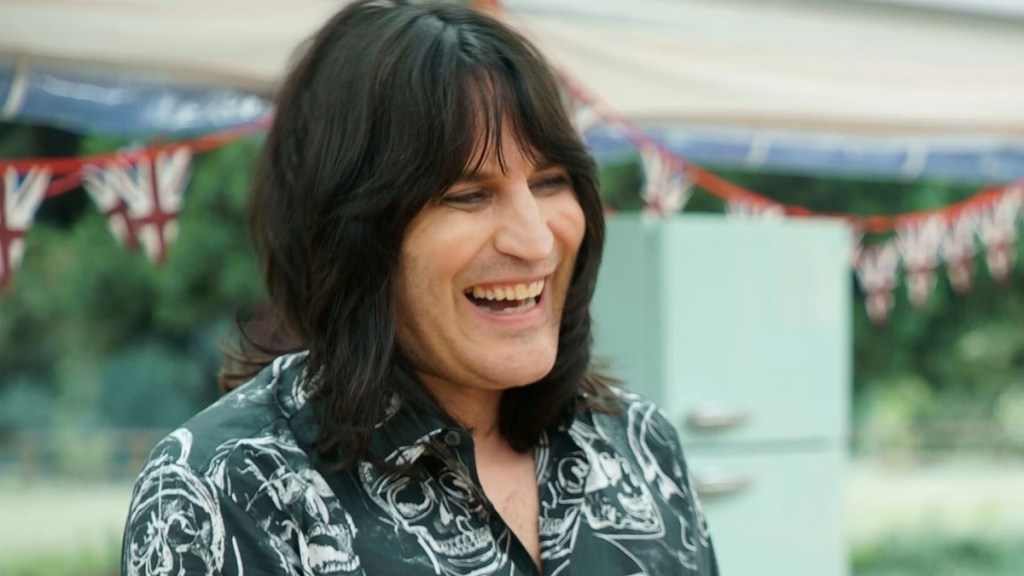 The Great British Bake Off: No, Noel Fielding Is Not Leaving