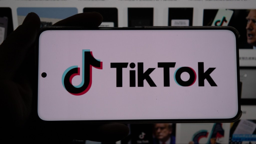 TikTok emergency contact trend