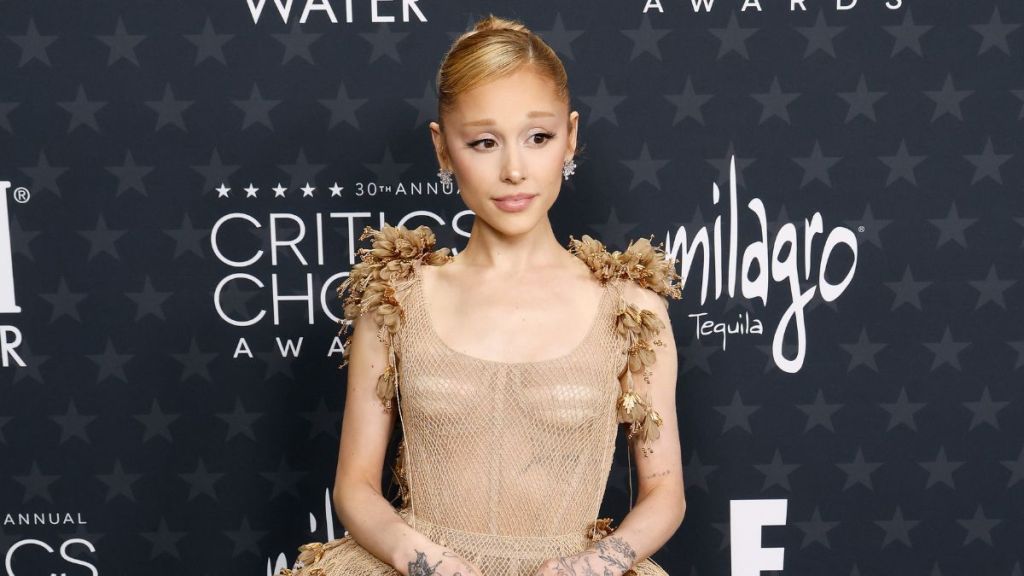 Ariana Grande Critics Choice Awards