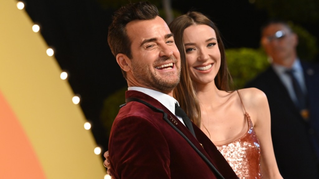 Justin Theroux Marries Nicole Brydon Bloom, Dances in Mexico