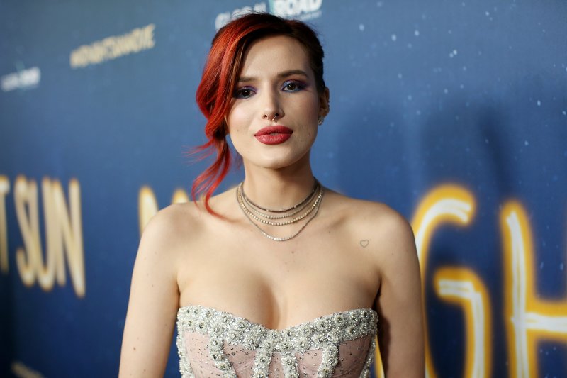 Teacher Porn Bella Thorne - Bella Thorne Cleaned Up For A Premiere