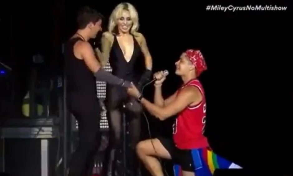 Miley Cyrus Reacts to Fan’s Proposal During Concert in the Most Miley Way Possible