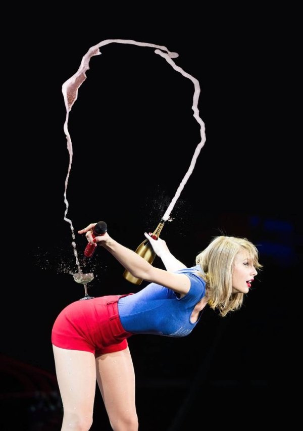 Taylor Swift Bent Over Was Obviously Going To Be Photoshopped - Mandatory